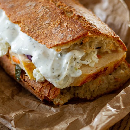 Sandwich Poulet | Bibeleskaes fines herbes | Crudités