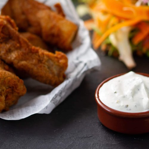 Poisson pané type Fish and Chips et Bibeleskaes aux fines herbes