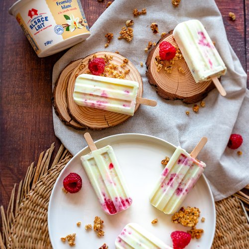 Bâtonnets glacés vanille framboise & granola noisette