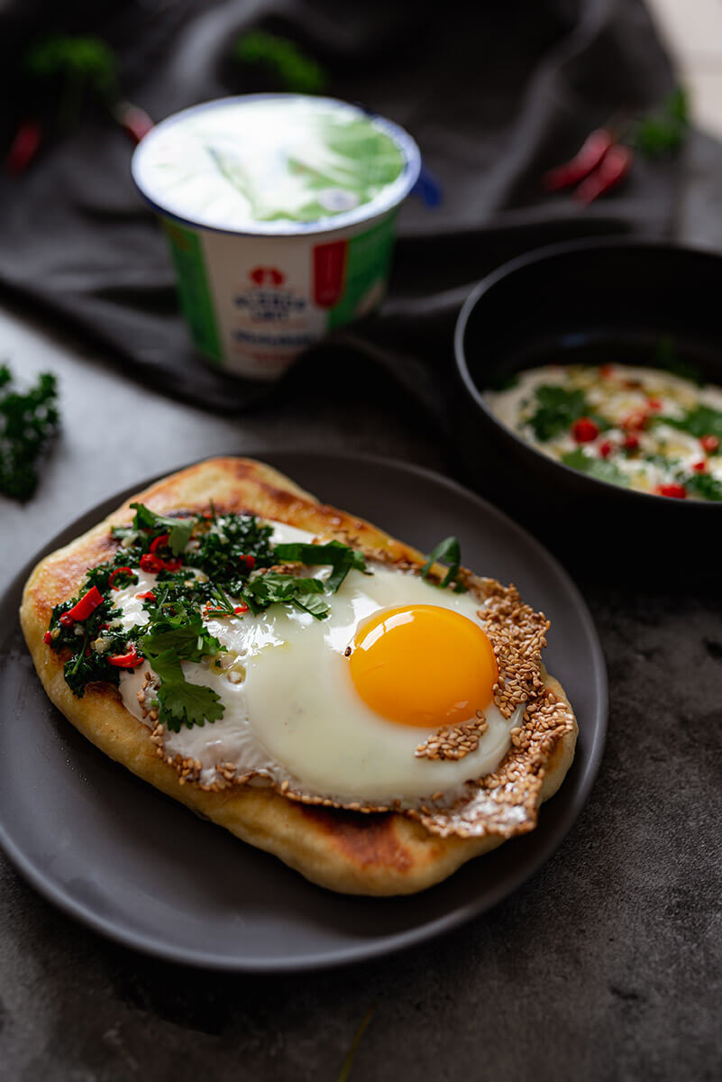 alsace-lait-pita-oeuf-sesame-sauce-bibeleskaes-pimentee-herbes-fraiches-3