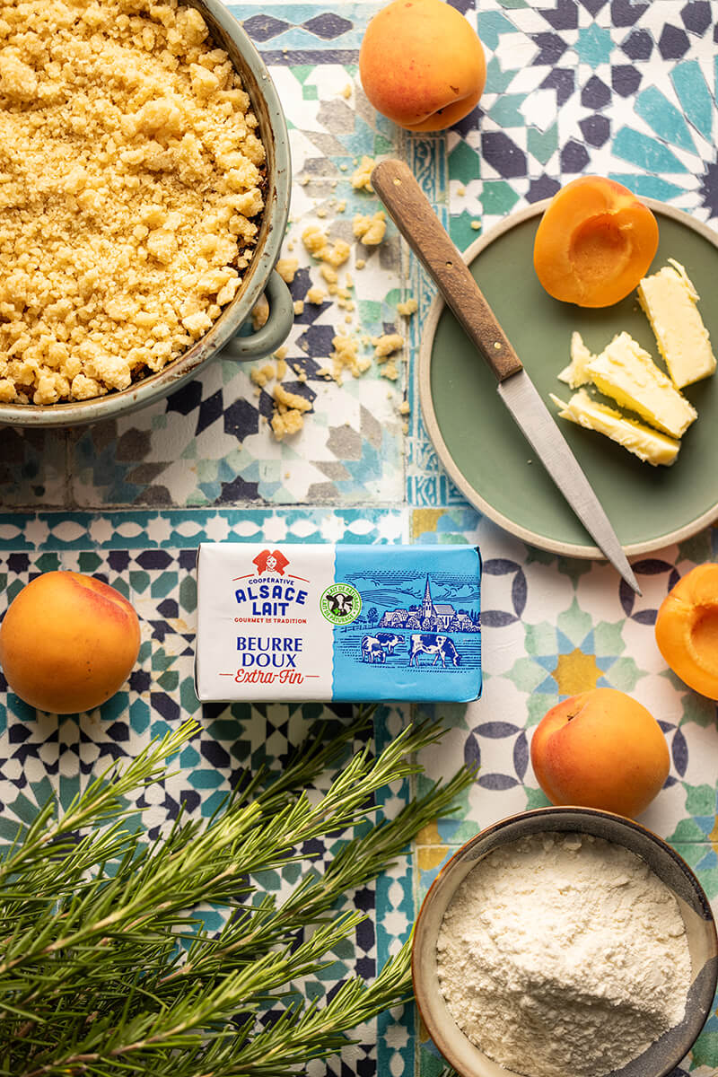 crumble-aux-abricots-et-romarin094